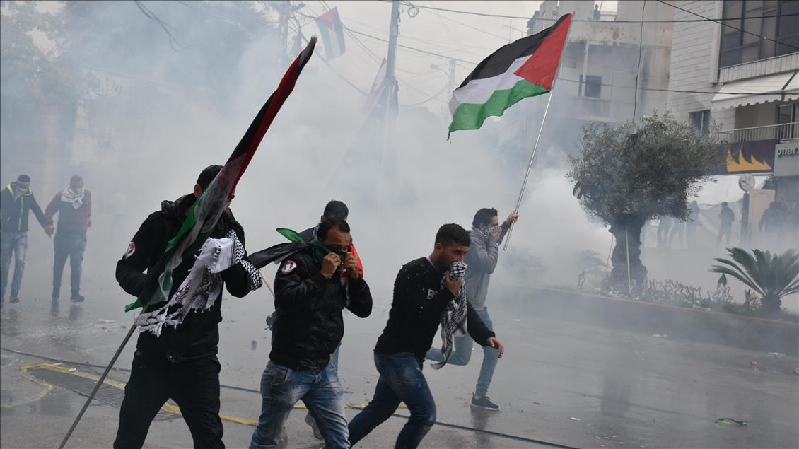 Clashes erupt outside US embassy in Beirut
