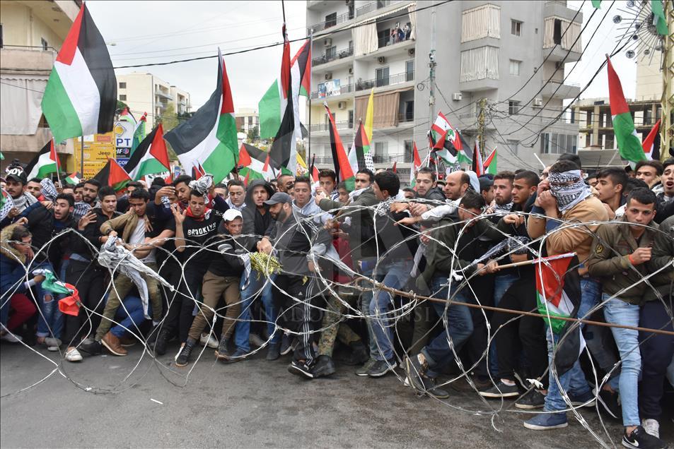Clashes erupt outside US embassy in Beirut