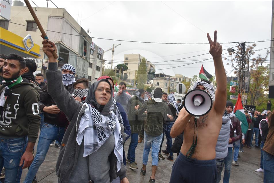 Clashes erupt outside US embassy in Beirut