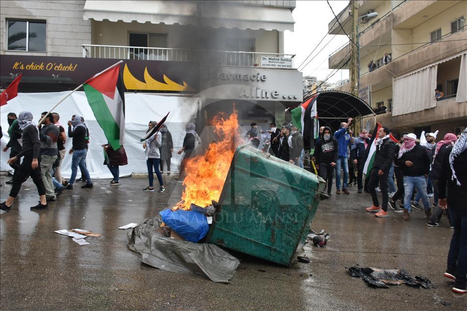 Clashes erupt outside US embassy in Beirut