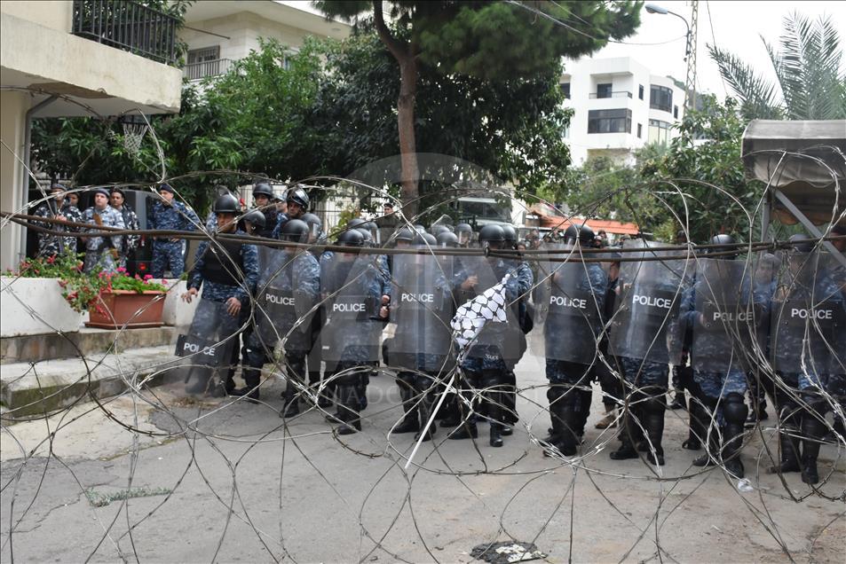Clashes erupt outside US embassy in Beirut