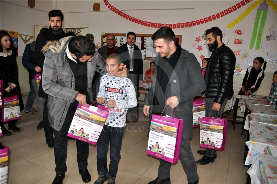 Öğrencileri için sosyal medyada yardım kampanyası başlattı