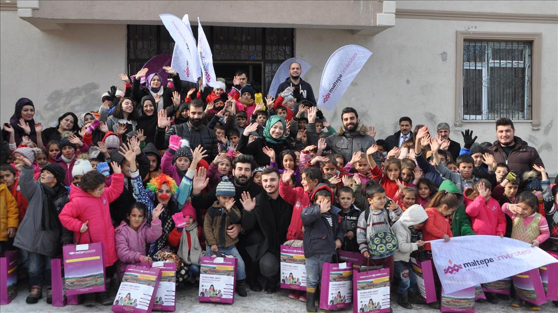 Öğrencileri için sosyal medyada yardım kampanyası başlattı