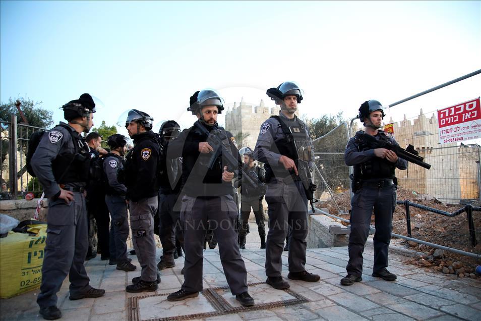 Jérusalem : Les forces israéliennes agressent des manifestants à Bab al'Amoud
