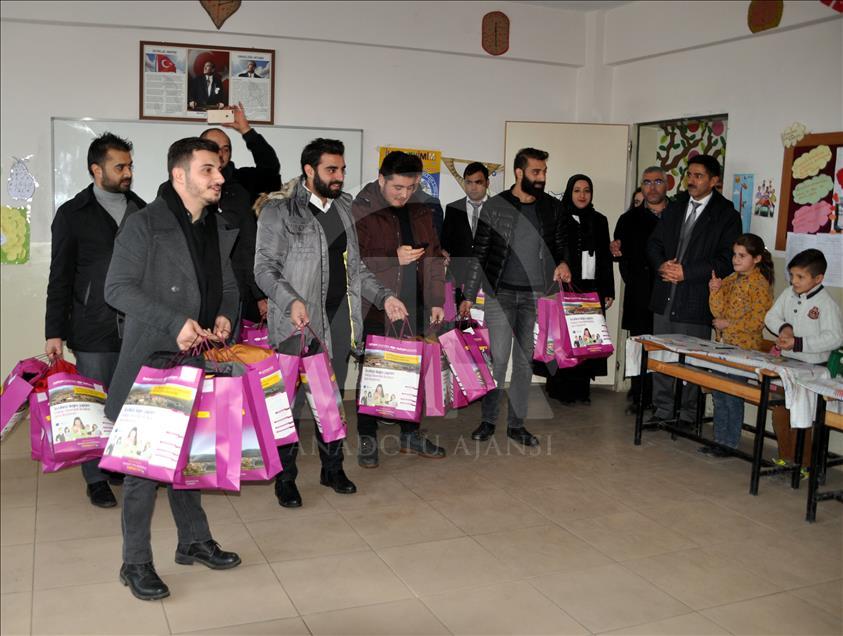 Öğrencileri için sosyal medyada yardım kampanyası başlattı