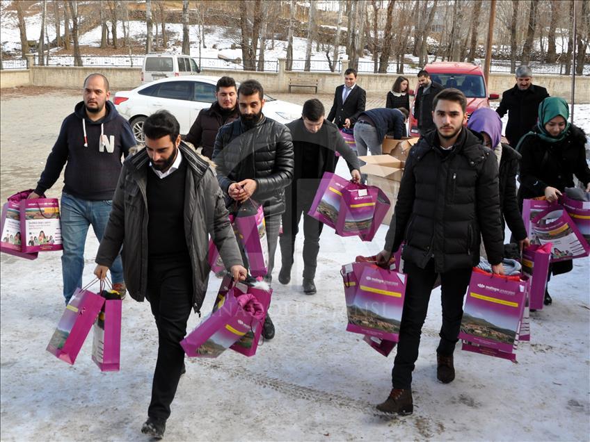 Öğrencileri için sosyal medyada yardım kampanyası başlattı