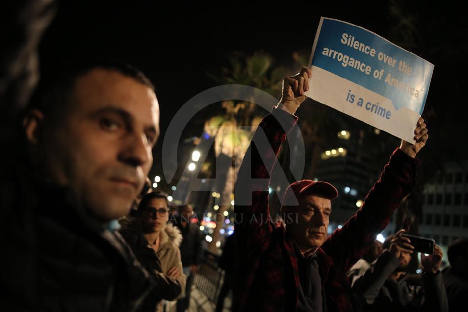 Tel Aviv'deki ABD Büyükelçiliği önünde protesto
