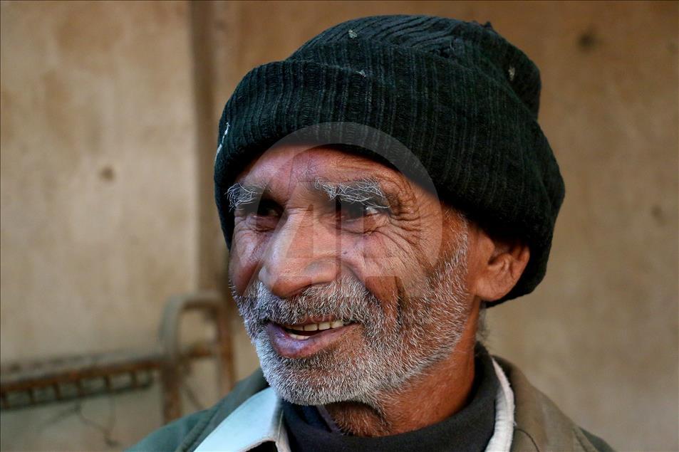 Pakistanlı yaşlı çift Doğu Guta'dan kurtarılmayı bekliyor
