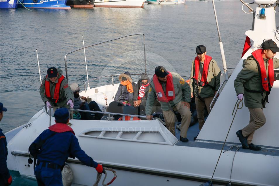 خفر السواحل التركي يبدأ إنقاذ 68 مهاجراً عالقين في البحر

