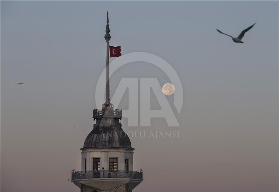 İstanbul ay ışığında bir başka güzel