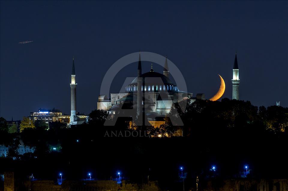 İstanbul ay ışığında bir başka güzel