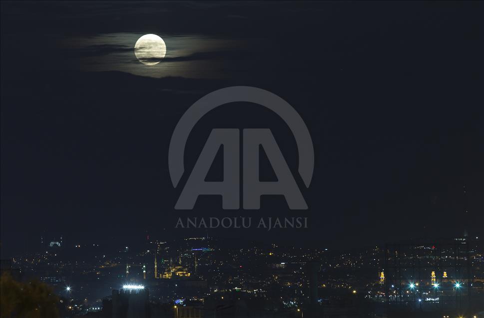 İstanbul ay ışığında bir başka güzel