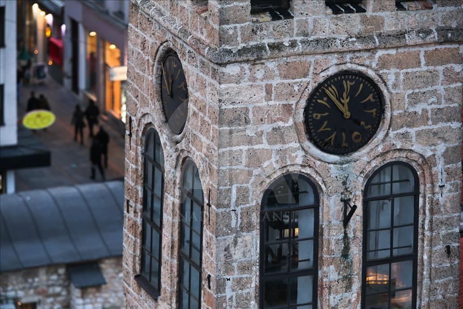 Saraybosna'daki kadim saat kulesinin yarım asırlık muvakkiti