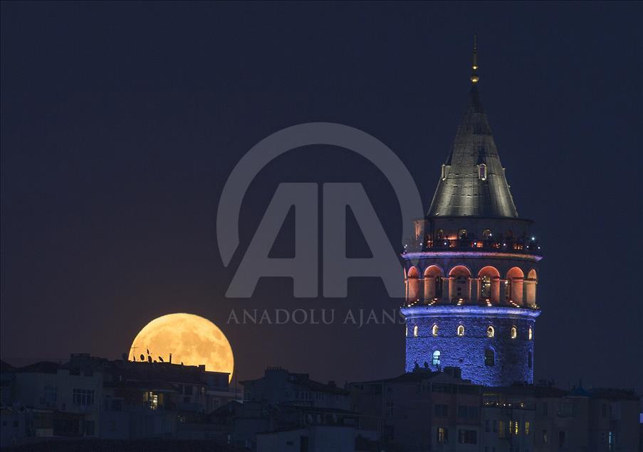 İstanbul ay ışığında bir başka güzel