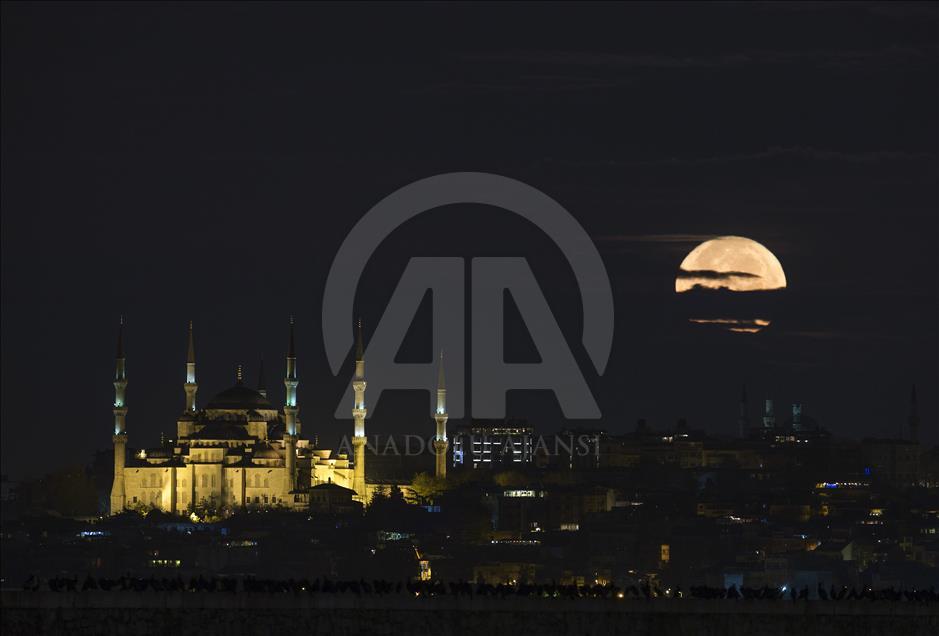 İstanbul ay ışığında bir başka güzel