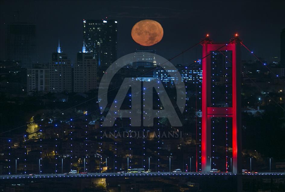 İstanbul ay ışığında bir başka güzel