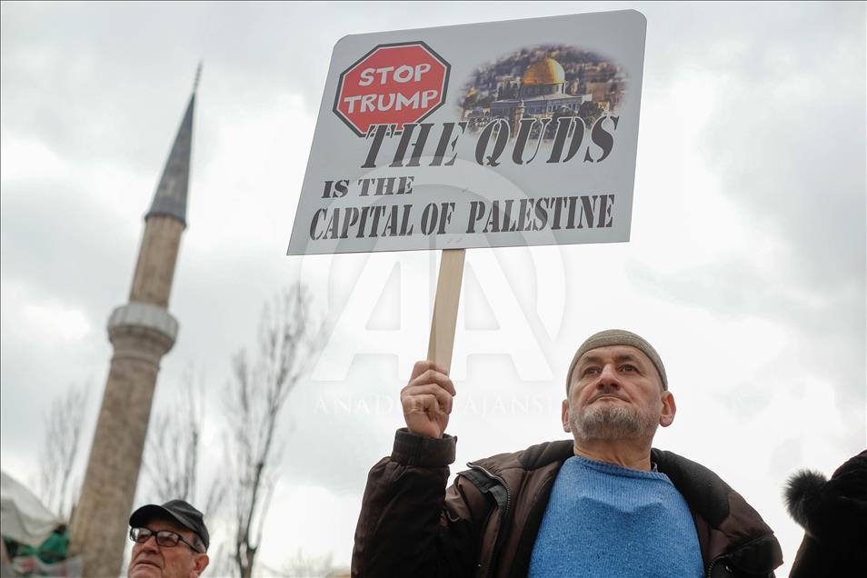 Okupljeni na protestima u Sarajevu poručili: Zemlja Palestinaca ne može se nikome poklanjati