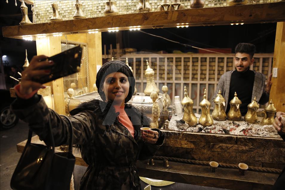 Bağdat'taki "seyyar kahvehane" hem göze hem damağa hitap ediyor