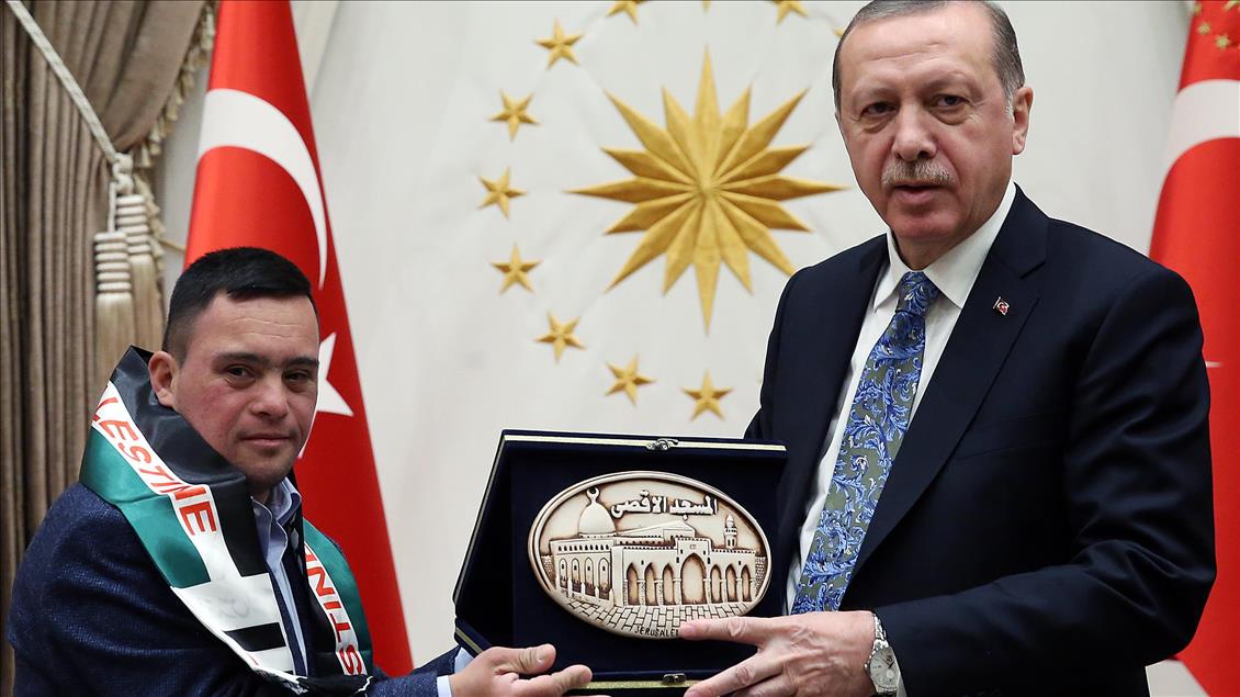President Erdogan receives Palestinian with Down syndrome 