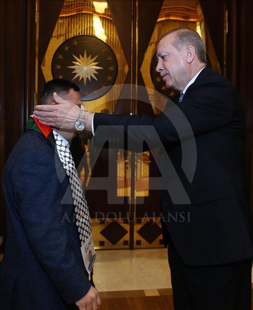 President Erdogan receives Palestinian with Down syndrome 