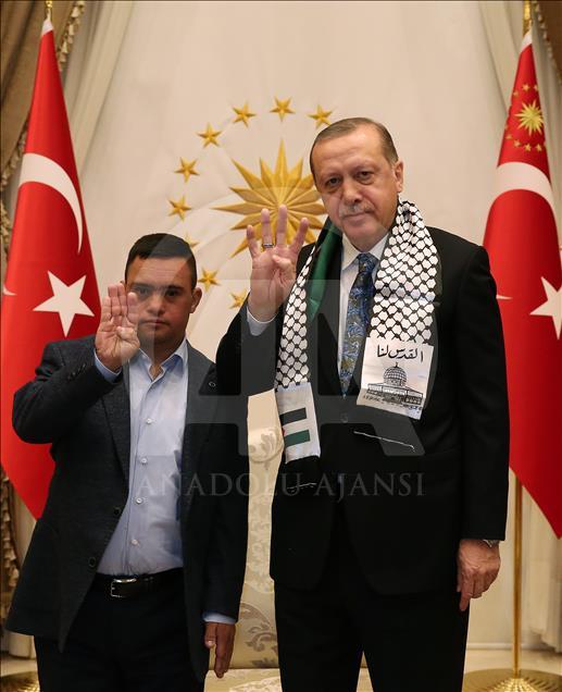 President Erdogan receives Palestinian with Down syndrome 