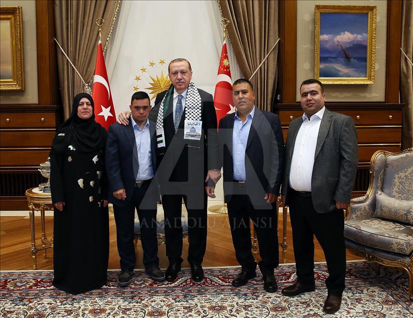 President Erdogan receives Palestinian with Down syndrome 