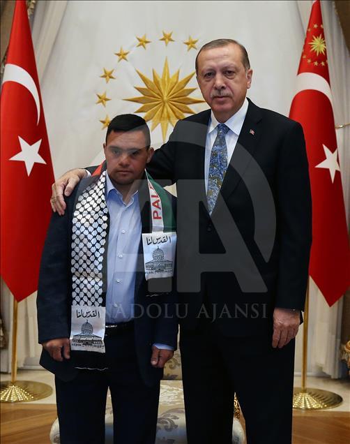 President Erdogan receives Palestinian with Down syndrome 