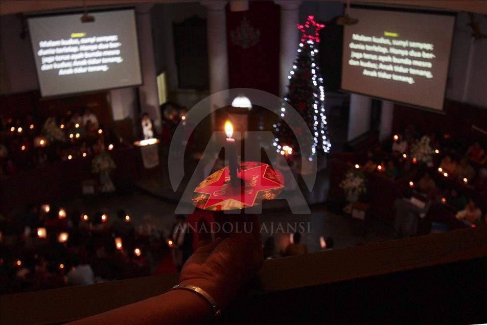 Khusyuk ibadah Natal di Gereja Immanuel Jakarta