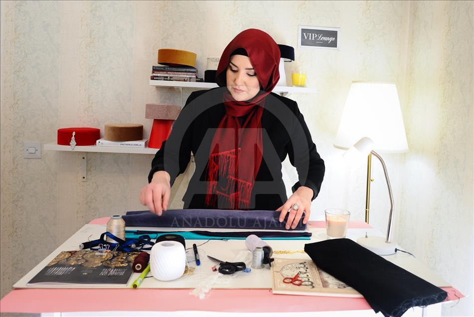 "الطربوش" يعود إلى شوارع البوسنة ولكن على رؤوس السيدات