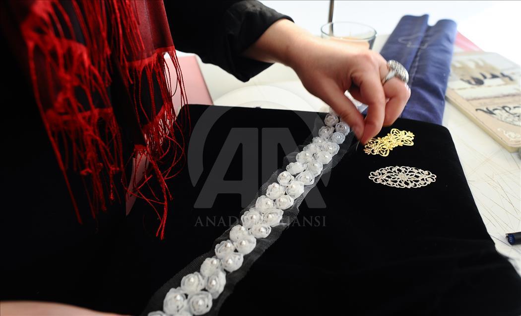 "الطربوش" يعود إلى شوارع البوسنة ولكن على رؤوس السيدات