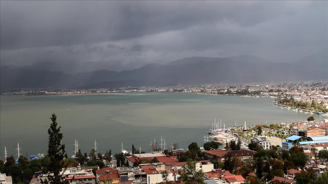 Fethiye'de denizin rengi değişti
