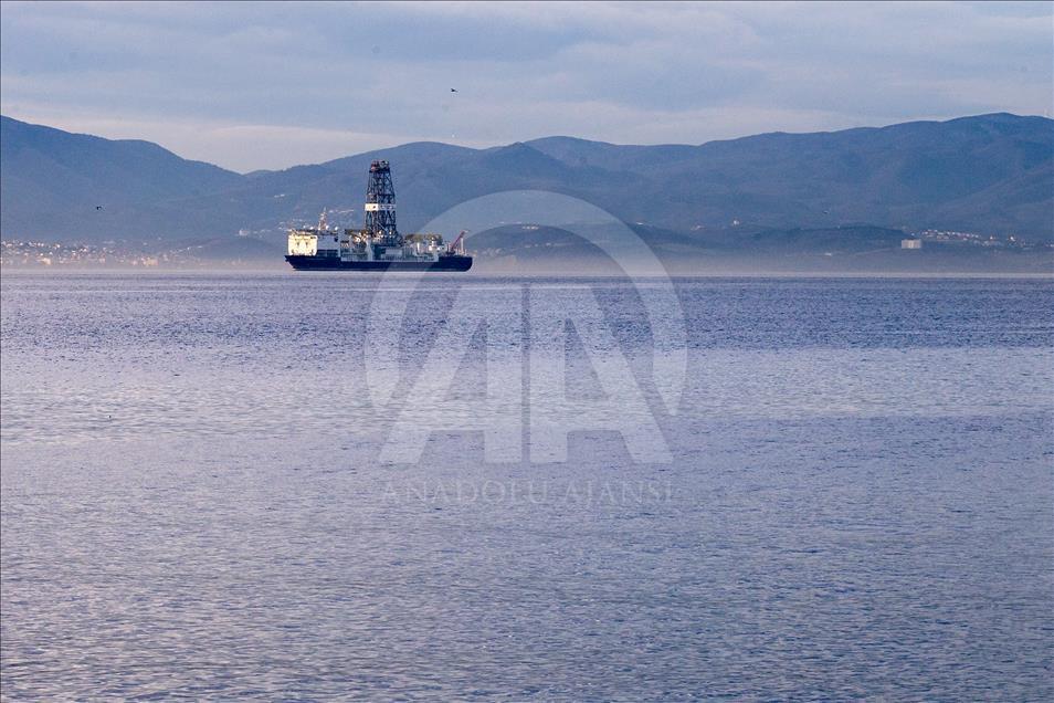 'Türkiye'nin ilk sondaj gemisi' Marmara Denizi'ne geldi