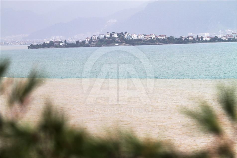 Fethiye'de denizin rengi değişti