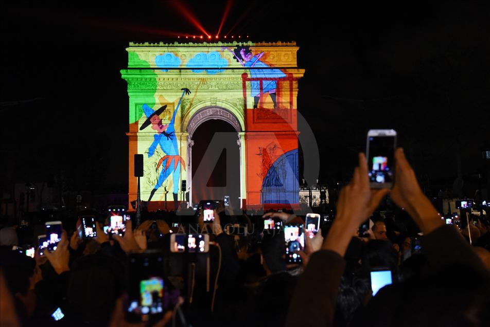 Paris'te yeni yıl kutlamaları