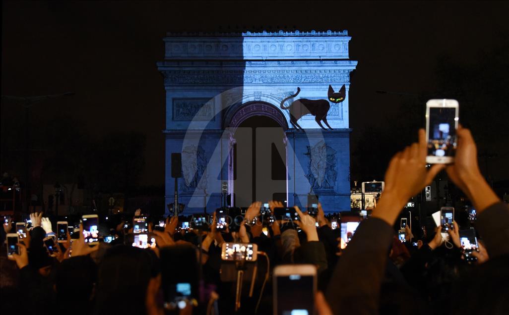 Paris'te yeni yıl kutlamaları
