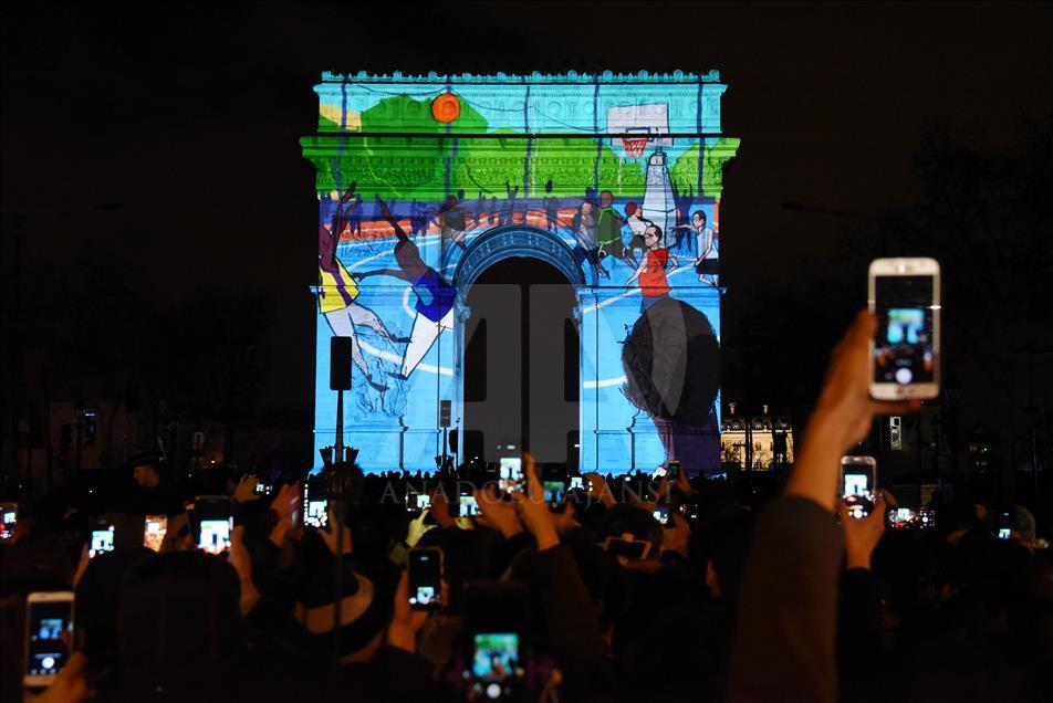 Paris'te yeni yıl kutlamaları