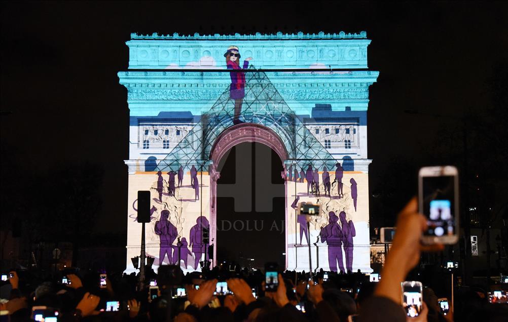 Paris'te yeni yıl kutlamaları