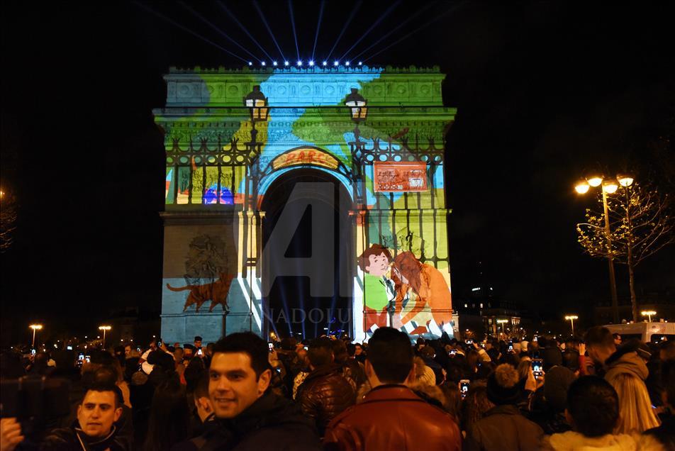 Paris'te yeni yıl kutlamaları