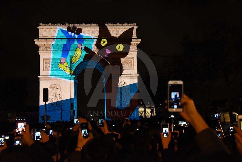 Paris'te yeni yıl kutlamaları