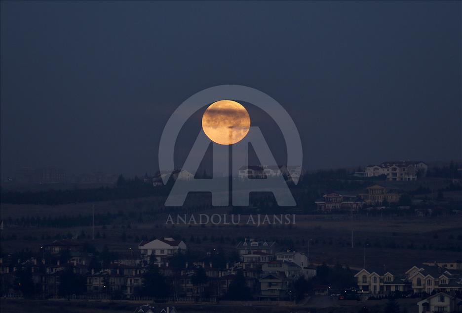 Ankara'da dolunay