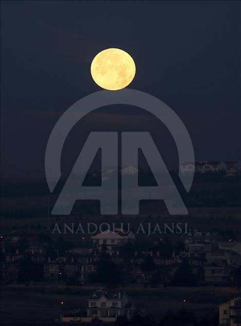 Ankara'da dolunay