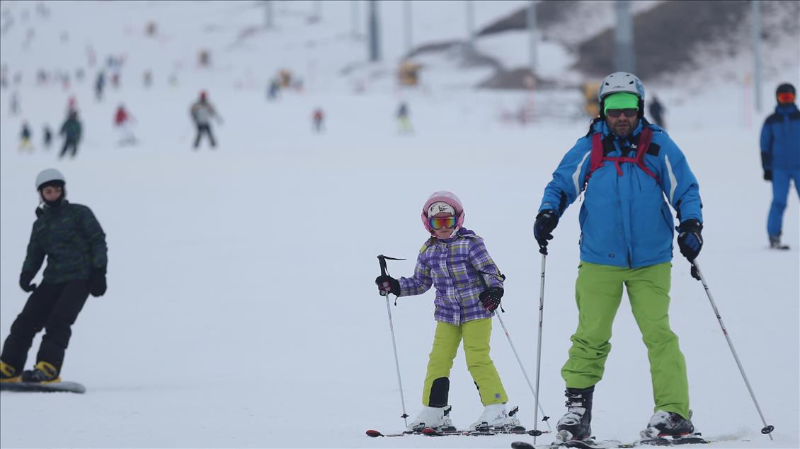 Tourists flock to ski resorts for new year holiday in Turkey
