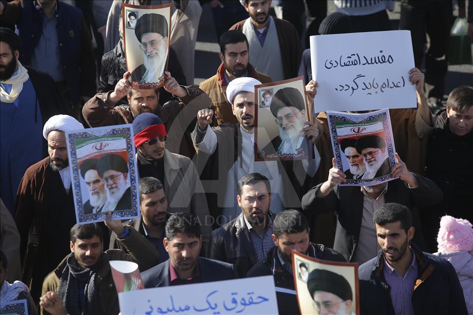 Pro-government demonstrators rally in Iran 