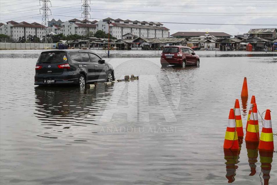 Sube el nivel del mar en Yakarta debido a la Súper Luna 