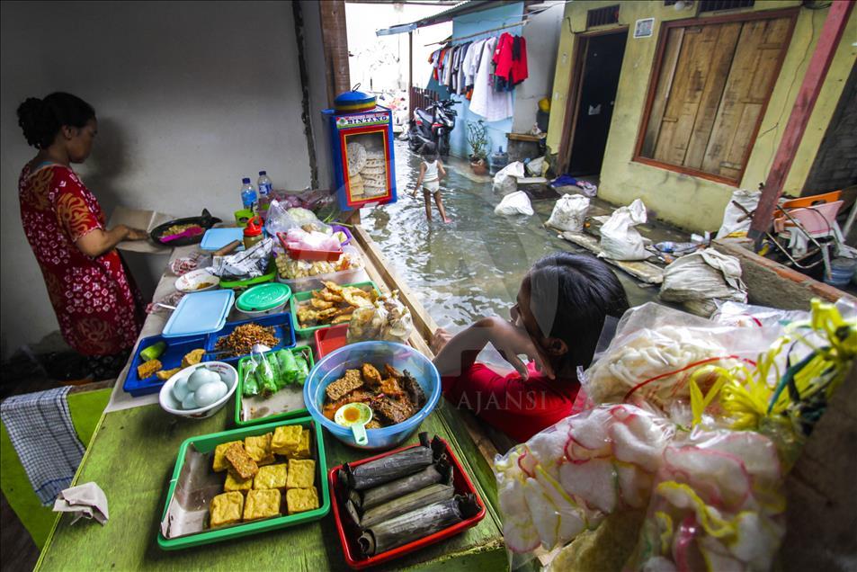 Sea level rises in Jakarta due to Supermoon