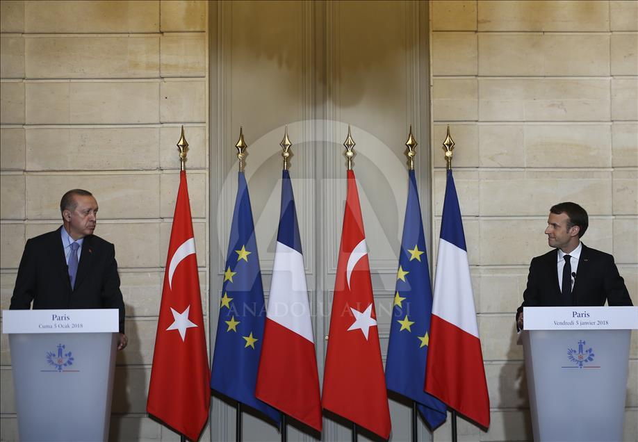 Президенты Турции и Франции провели совместную пресс-конференцию в Париже
