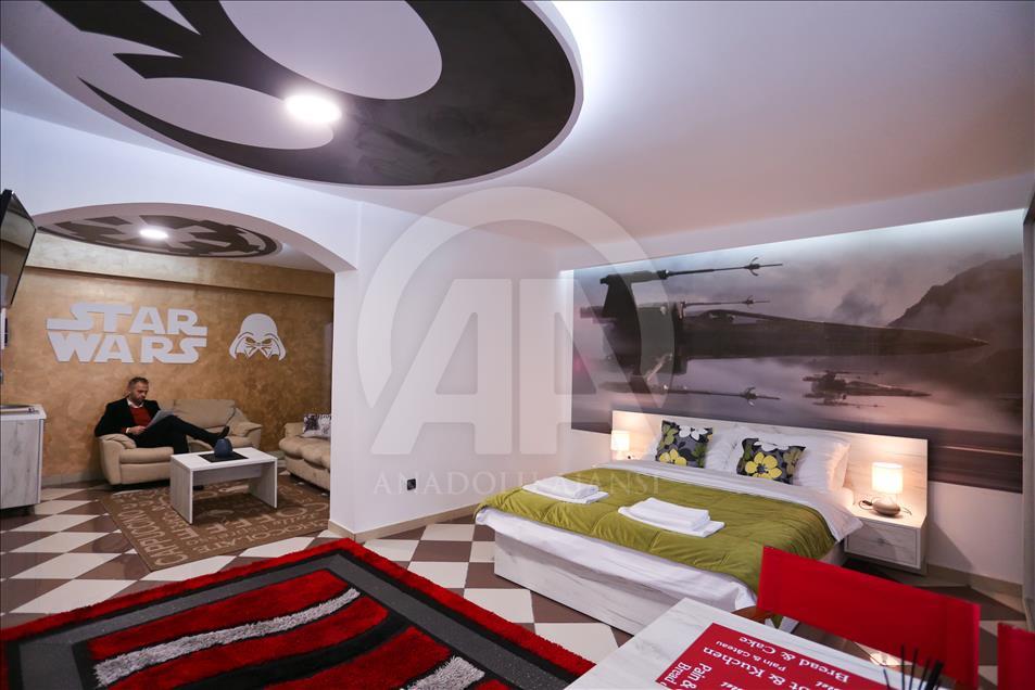 Sarajevski smještaj kao iz filma: Gosti spavaju u apartmanima “Matrix”, Star Wars”, “James Bond”…