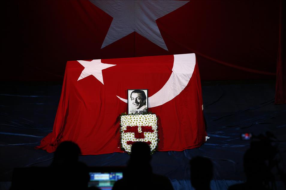 Münir Özkul son yolculuğuna uğurlanıyor