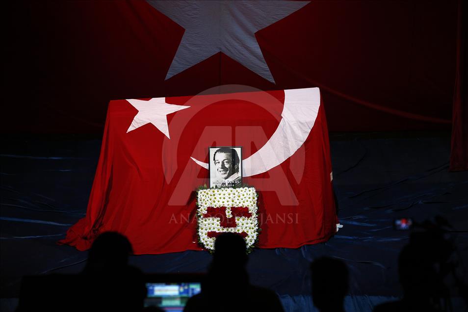 Münir Özkul son yolculuğuna uğurlanıyor