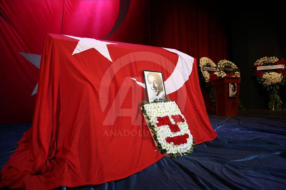 Münir Özkul son yolculuğuna uğurlanıyor